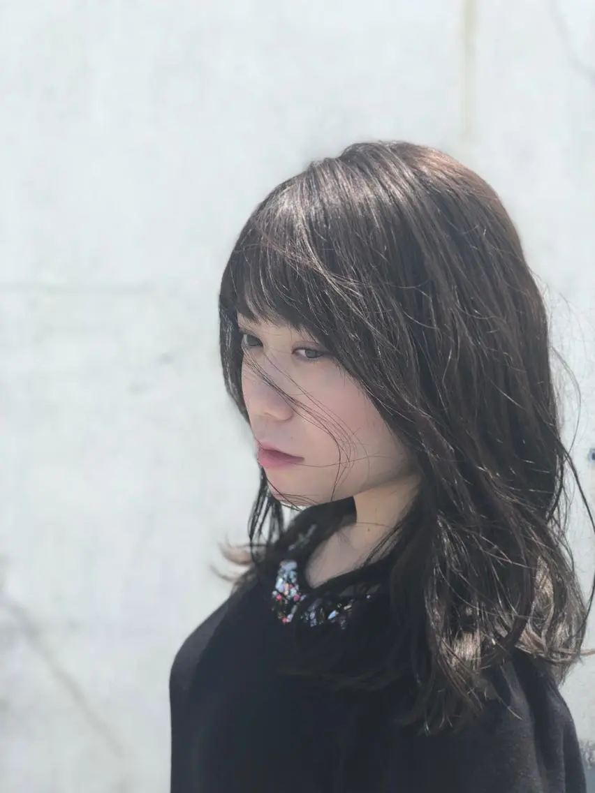 セミロング アッシュ AYAKA 下北沢suuのヘアスタイル