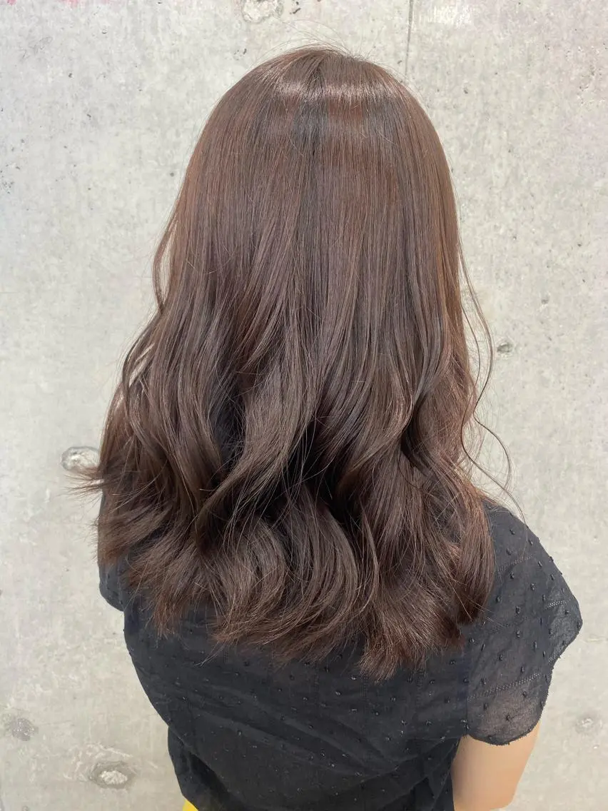 ロング カラー オリーブ/アッシュ やわらか透明感カラーのヘアスタイル