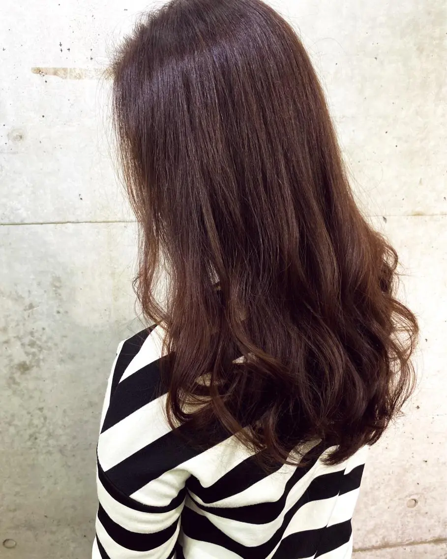 ロング 秋月 亜耶のヘアスタイル