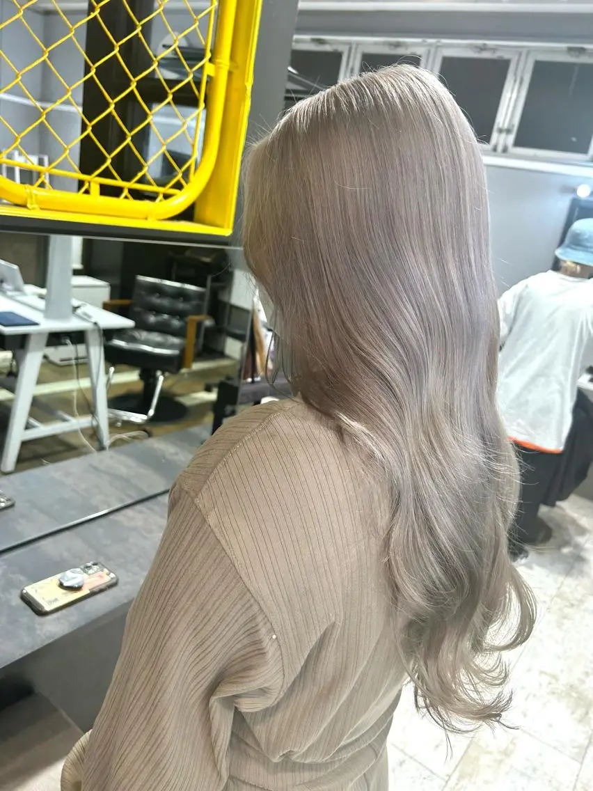 ロング カラー ブリーチ シルバー Giselハヤシ ケンタのヘアスタイル