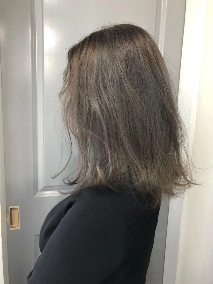 セミロング カラー ベージュカラー ブリーチ ケアブリーチ グレージュ Pia ツボイ ケイタのヘアスタイル
