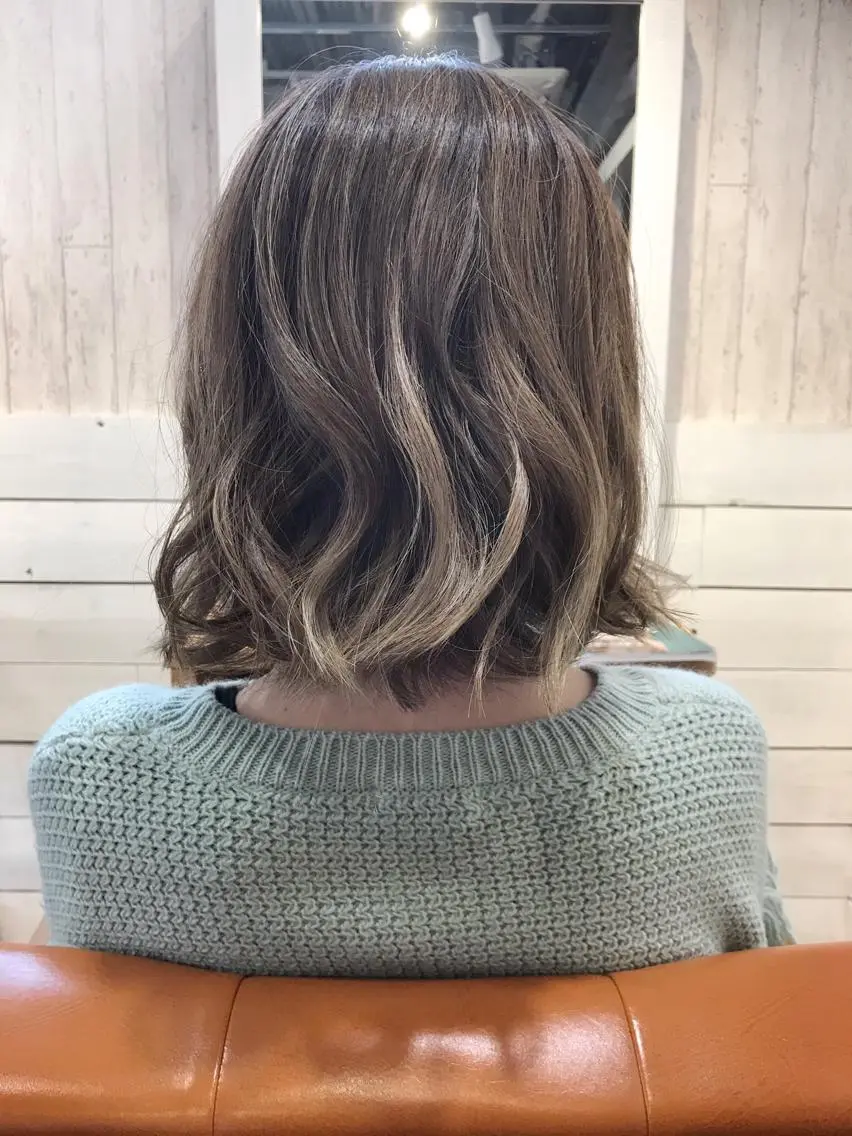 ミディアム カラー グラデーションカラー グレージュ ハイライトカラー ボブ ハイライト newi赤羽 ✂️KEN✂️のヘアスタイル