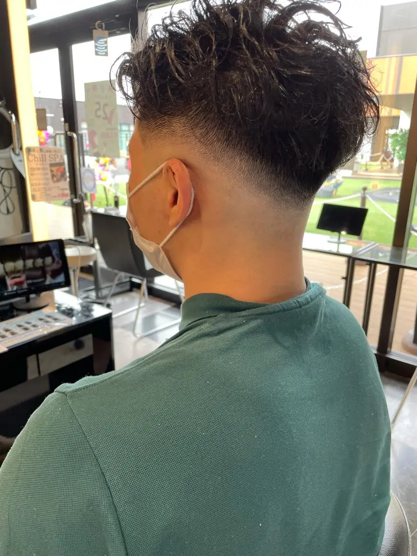 ショート パーマ メンズ フェードカット メンズパーマ メンズヘア特化 崎田 成人のヘアスタイル