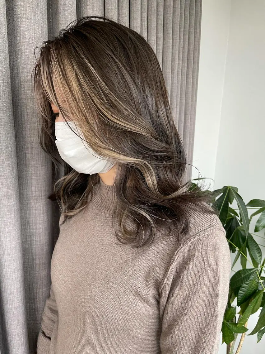 ミディアム カラー ミストバング フェイスフレーミング ✨艶ブリーチカラー ✨四ノ宮裕己のヘアスタイル