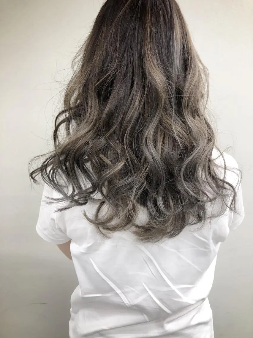 ロング ハイライト 小澤大輔 YOLO hairのヘアスタイル