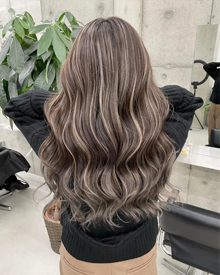 セミロング 手島 カミラのヘアスタイル