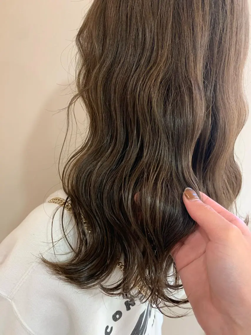 ミディアム カラー グレージュ カット ヘアカラー 顔まわりカット✄ ベージュカラー🧸のヘアスタイル