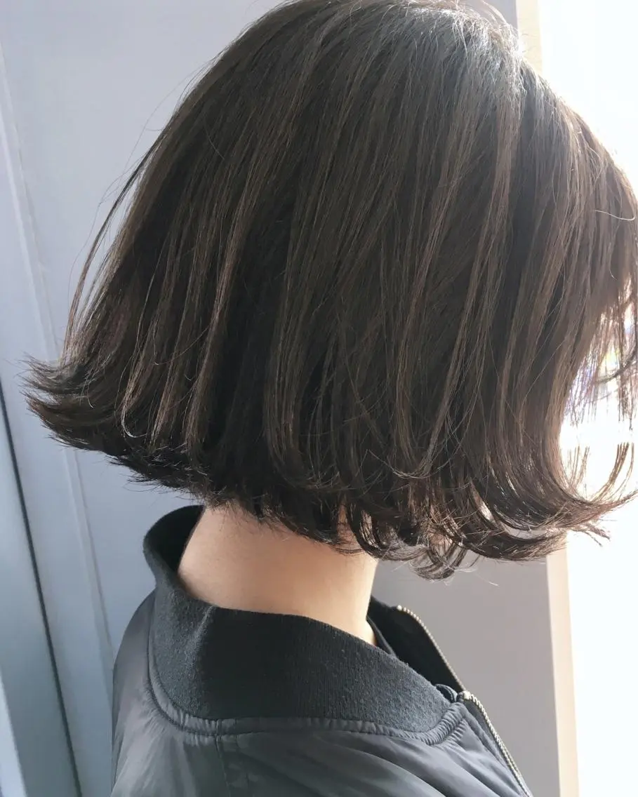 ショート カラー 透明感カラー ボブ 外ハネヘア 山口 悟のヘアスタイル