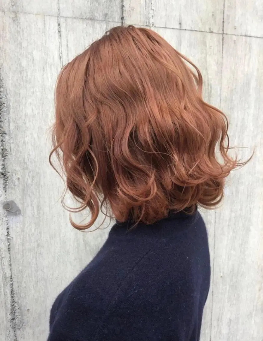 ミディアム カラー パーマ ヘアアレンジ メンズ メンズインナーカラー アッシュ ベージュカラー デザインカラー イヤリングカラー 椙山 響のヘアスタイル