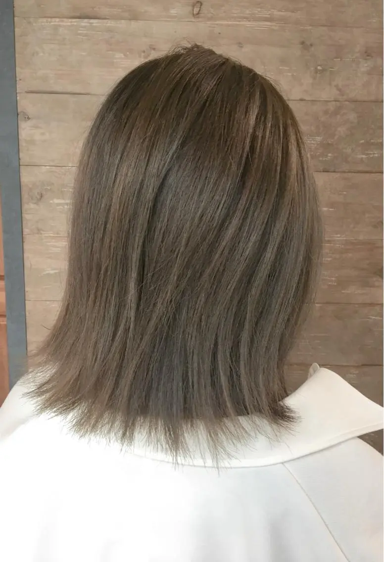 ショート カラー ベージュカラー ブリーチ 透明感カラー オリーブベージュ ボブ 中田 敏明のヘアスタイル