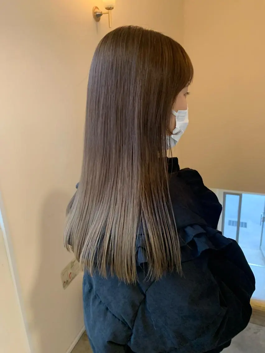 セミロング カラー ヘアカラー 本間 結衣のヘアスタイル