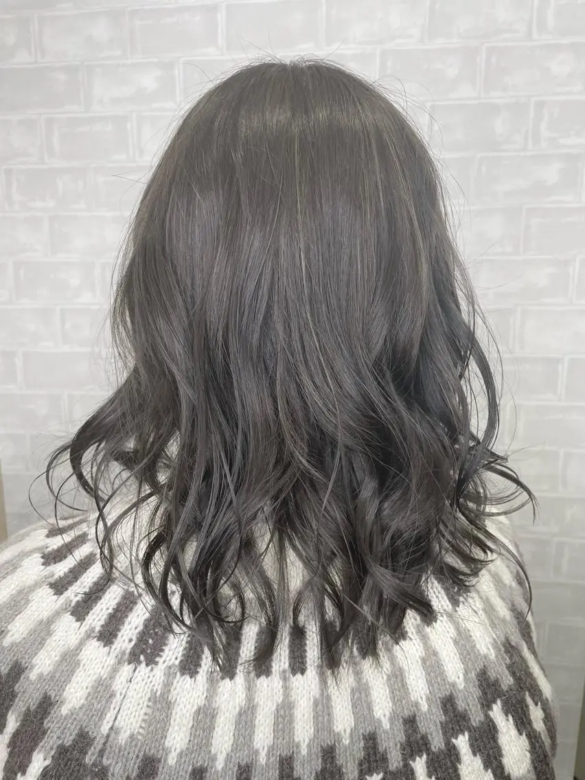 ミディアム カラー ブリーチ グレージュ ハイライトカラー ブリーチなしカラー ハイライト カット ヘアカラー トリートメント sato ayaka |透明感カラー🫧のヘアスタイル