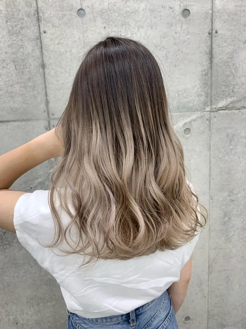 セミロング カット ヘアカラー トリートメント 山田 絵里菜のヘアスタイル
