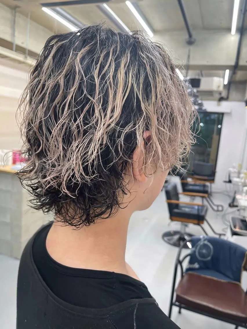 ミディアム カラー パーマ メンズ ミディアムパーマ メンズブリーチ メンズパーマ ブリーチ スパイラルパーマ 森本裕/オーナー/ ハイトーン/パーマのヘアスタイル