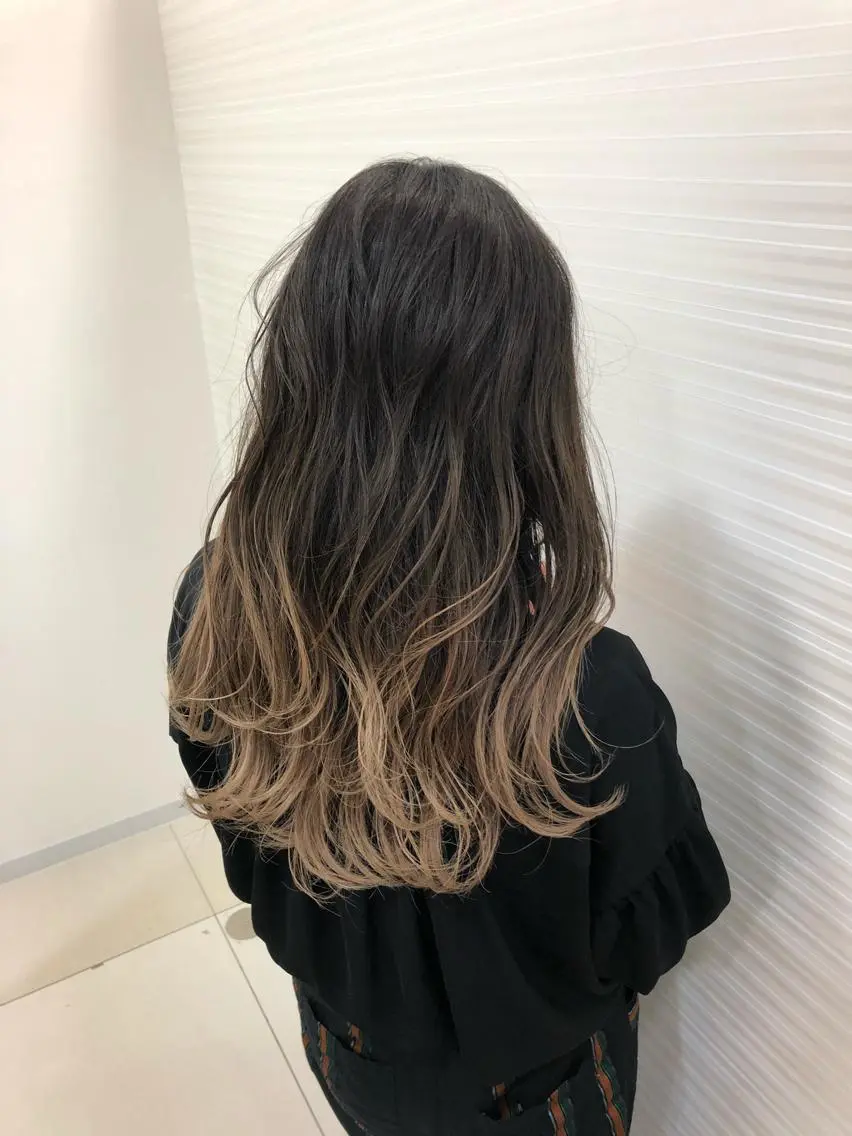 セミロング カラー グラデーションカラー 得能 雅人のヘアスタイル