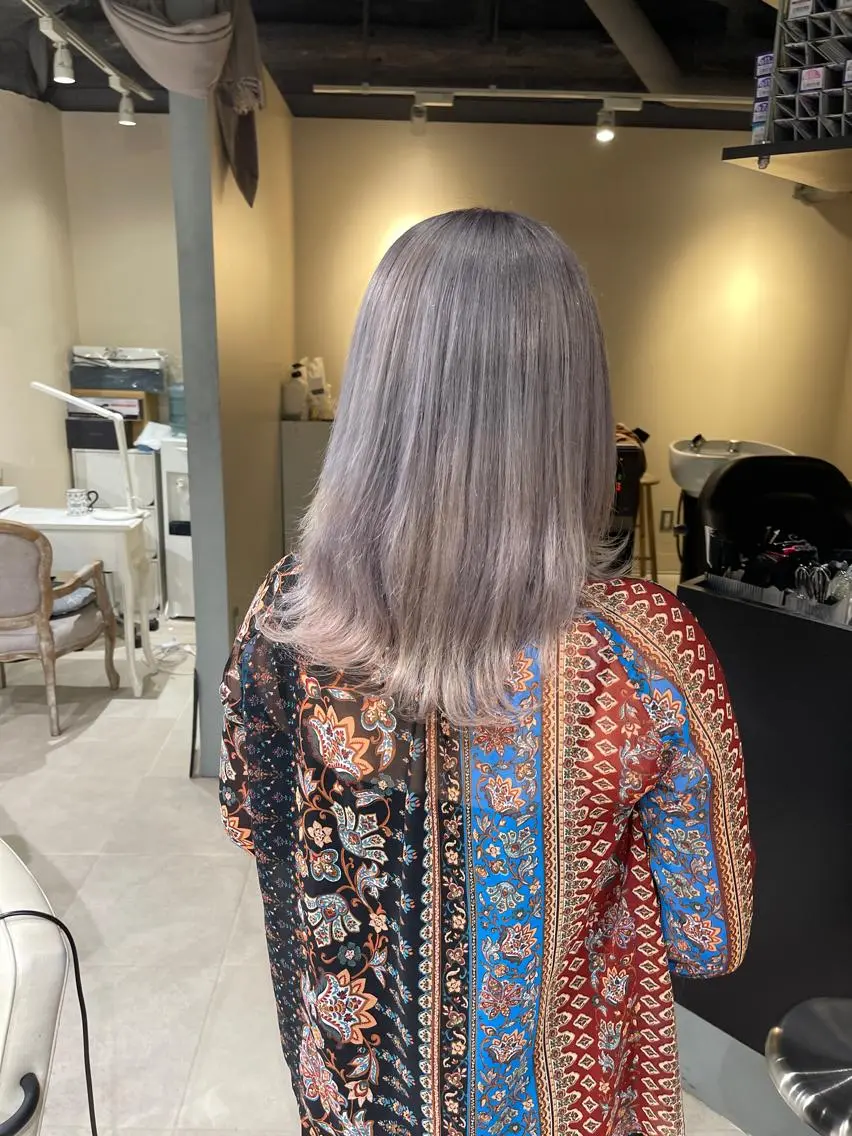 セミロング カラー シールエクステ ブリーチ ケアブリーチ デザインカラー ハイトーンカラー ヘアカラー エクステ 渋谷🤍ブリーチの神 🤍Yudaiのヘアスタイル
