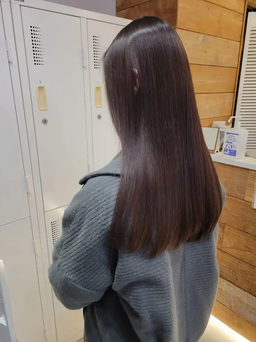 セミロング アッシュ 透明感カラー momokaのヘアスタイル