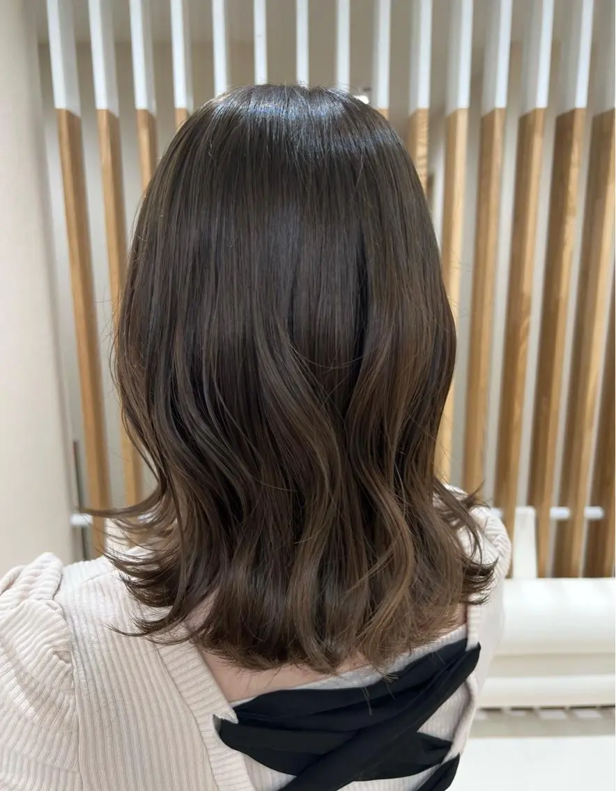 ミディアム ヘアカラー トリートメント ヘッドスパ mina .のヘアスタイル