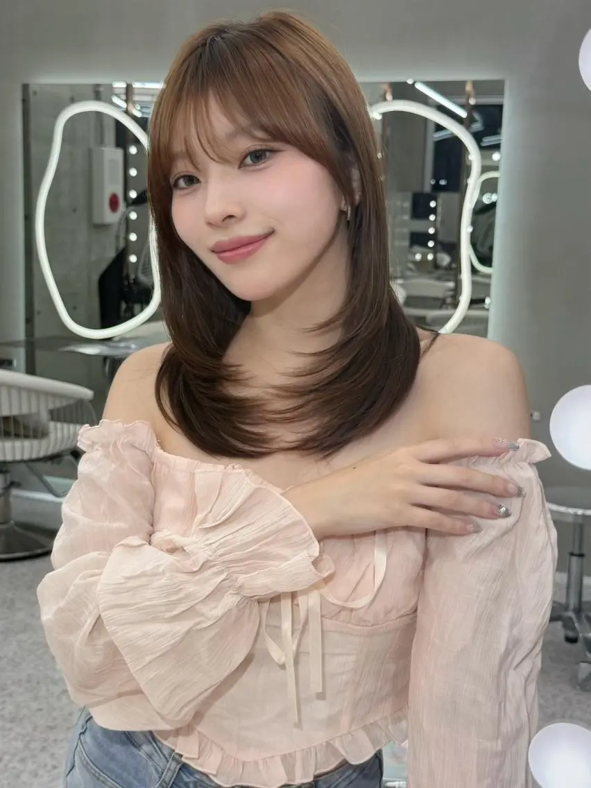 ミディアム ミディアムレイヤー ハッシュカット 韓国風ヘア レイヤーカット 縮毛矯正 カット ヘアカラー トリートメント GLROW 浦和 URAWAのヘアスタイル