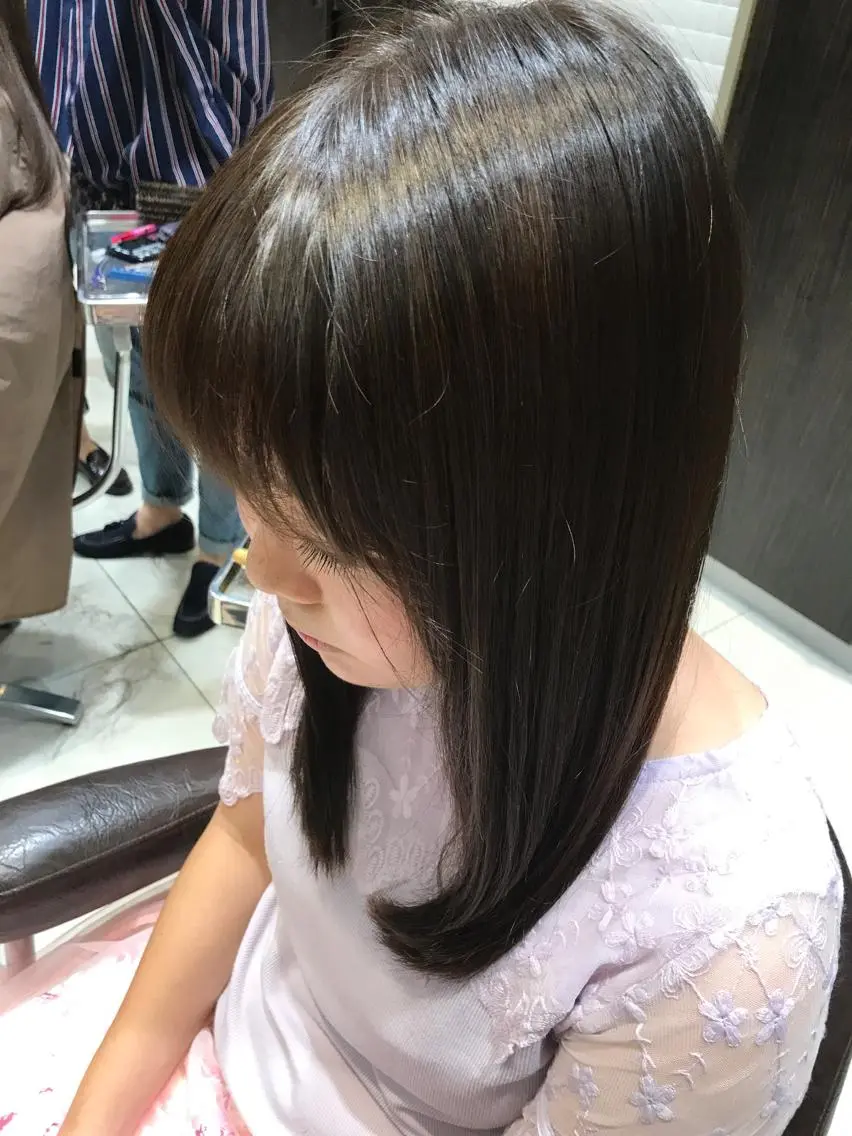 ロング アッシュ シースルーバング yui .のヘアスタイル