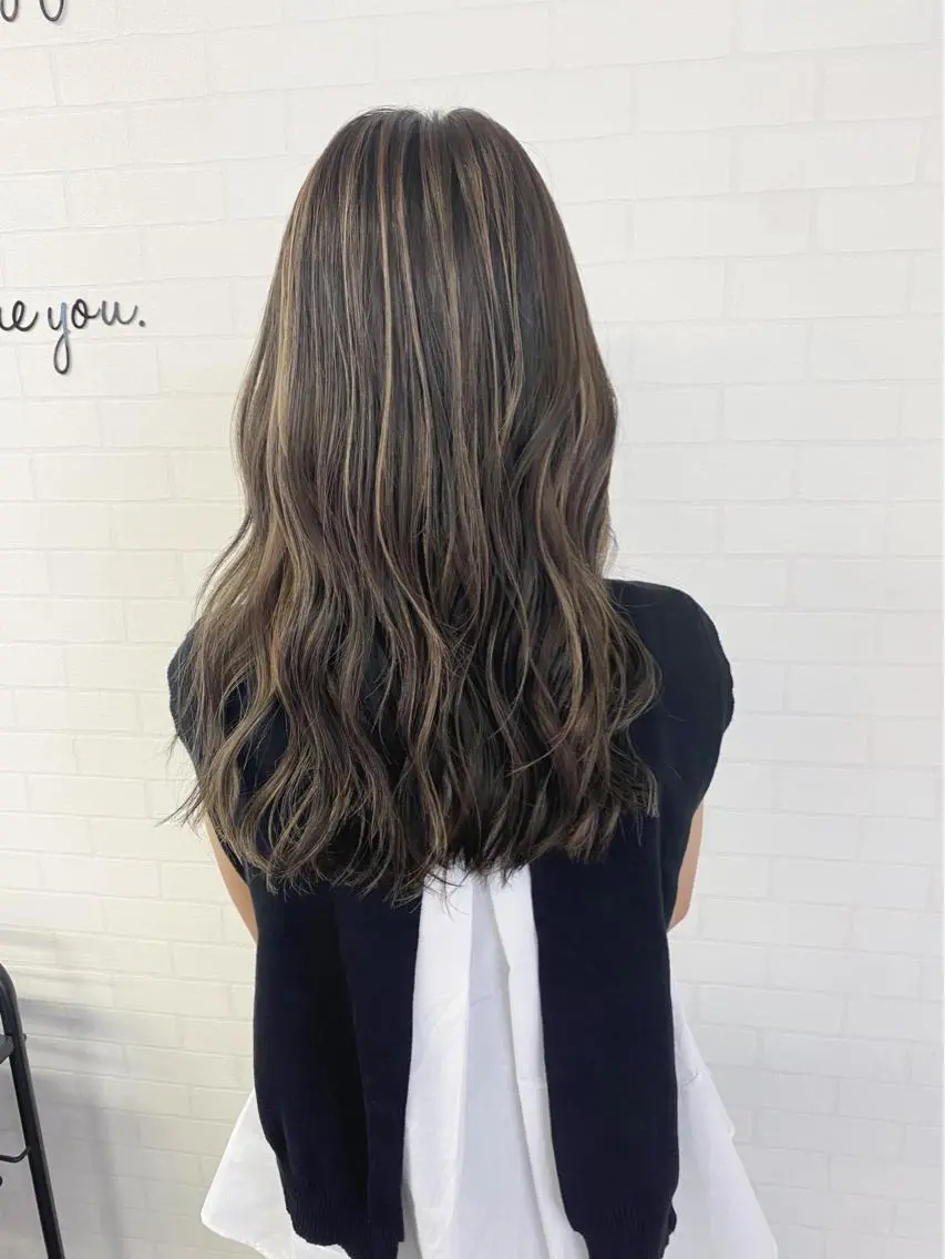 セミロング カラー ハイライトカラー ハイライト カット ヘアカラー en Siena エンシエナのヘアスタイル