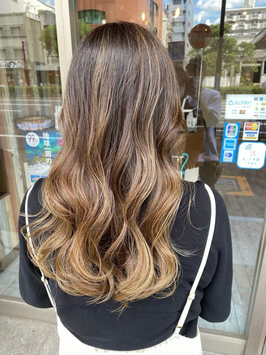 ロング カラー バレイヤージュ ベージュカラー レイヤーカット カット ヘアカラー トリートメント 日比 貴大/ minim hairのヘアスタイル