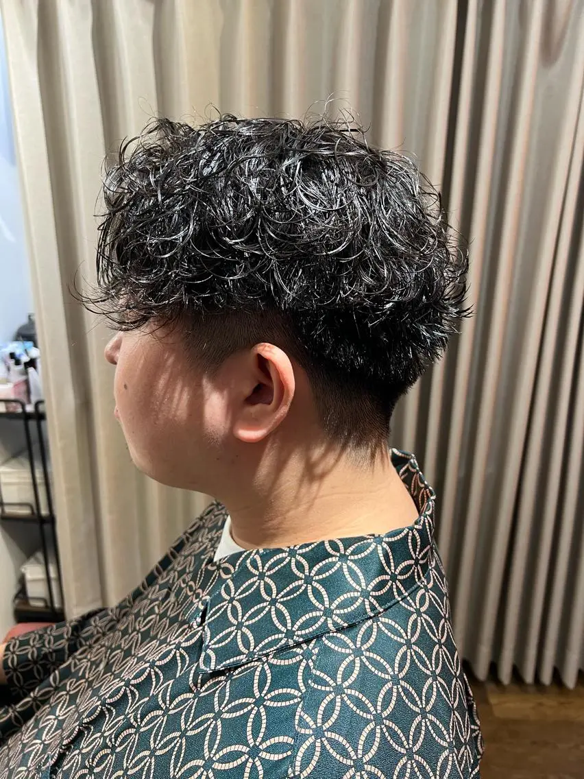 パーマ メンズ センターパート マッシュ メンズパーマ メンズショート ツイストスパイラルパーマ カット パーマ ⭕️メンズパーマ⭕️ 山口 裕太郎のヘアスタイル