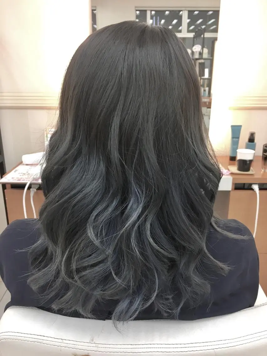 カラー ブルーカラー ブルージュ イルミナカラー 外国人風カラー カット ヘアカラー トリートメント ブリーチ/バレイヤ ージュ川端裕司のヘアスタイル