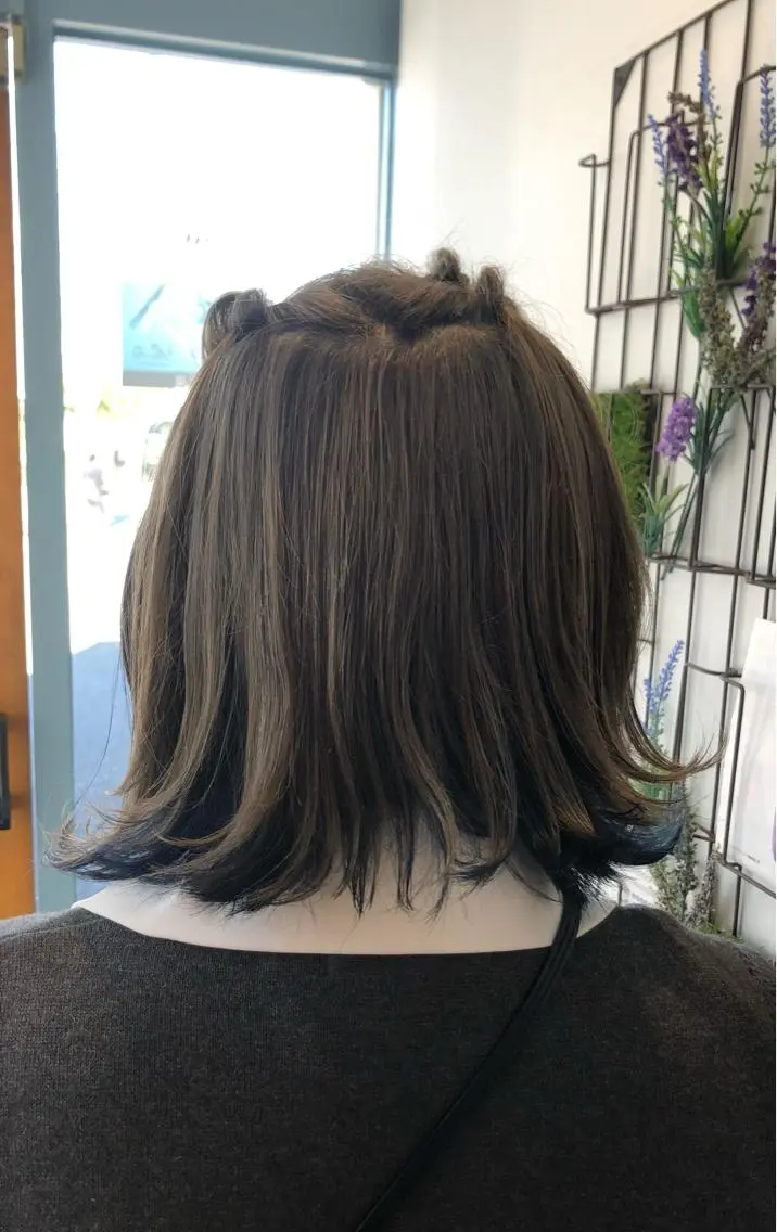 カラー 坂田 優子のヘアスタイル