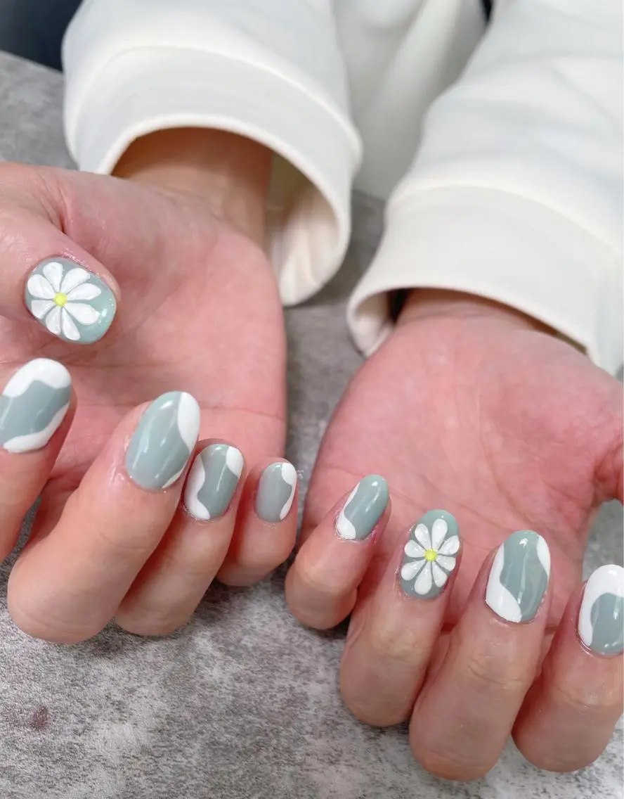 ネイル グリーン ニュアンスネイル ぷっくりネイル ハンドネイル ma riのマツエク・マツパデザイン