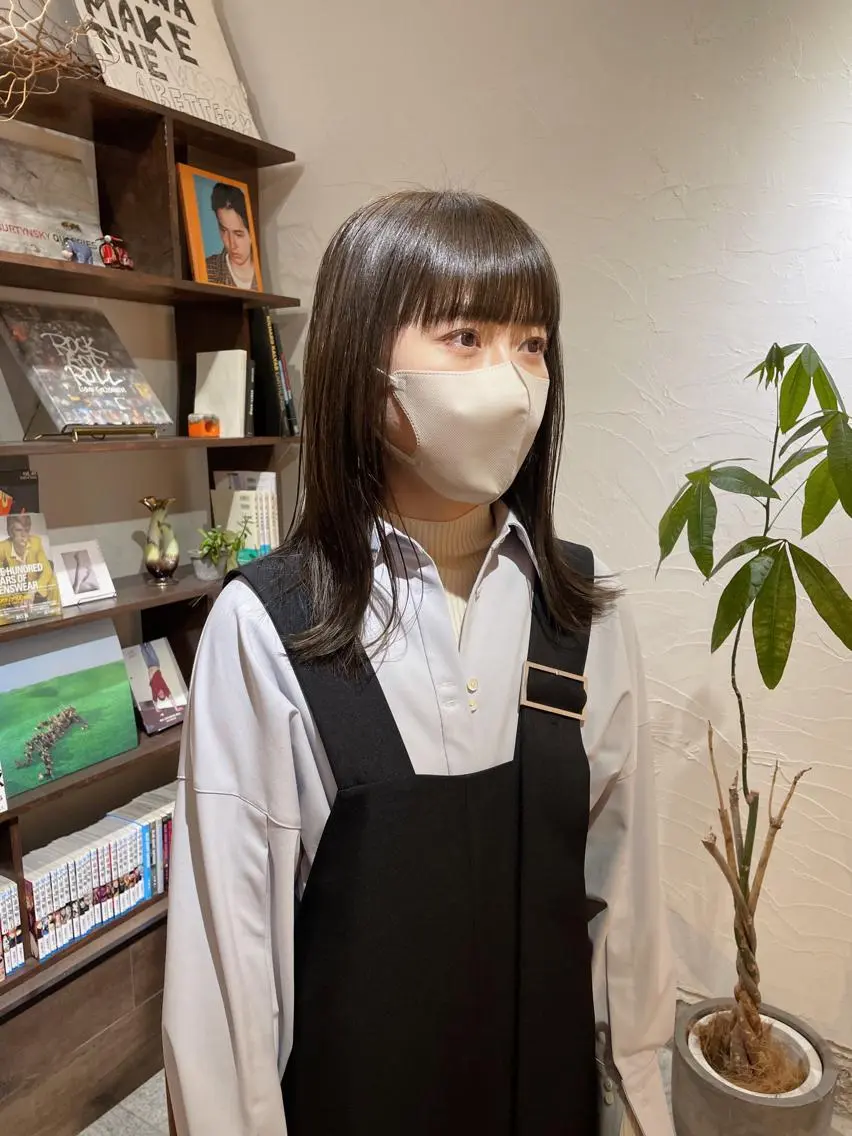 セミロング カラー 高橋 愛美のヘアスタイル