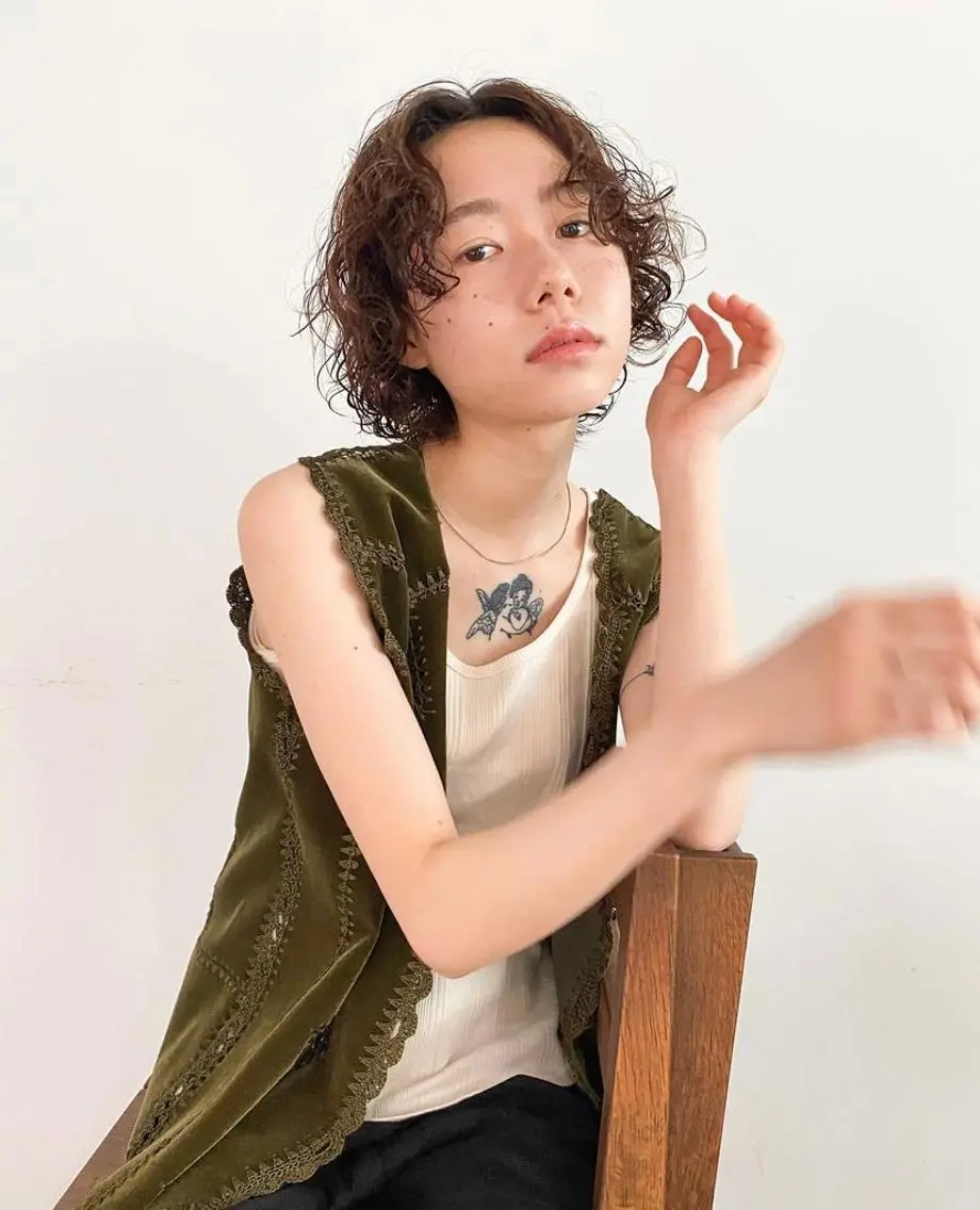 ショート カラー パーマ ヘアアレンジ メンズ キッズ メンズパーマ プードルパーマ プードルパーマ パーマスタイル🔅 sayacaのヘアスタイル