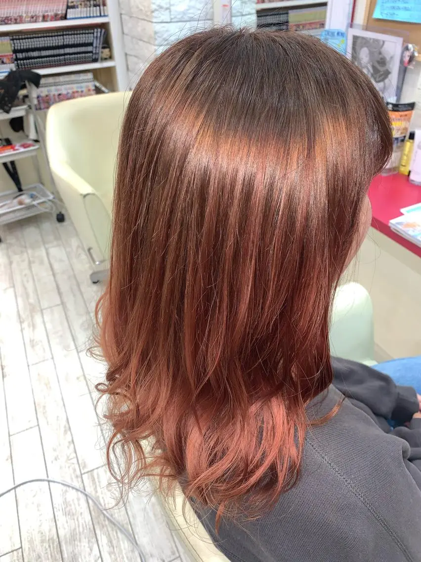 ミディアム カラー ヘアアレンジ グラデーションカラー ピンクカラー 今村公介 ブリーチ特化、派手髪のヘアスタイル