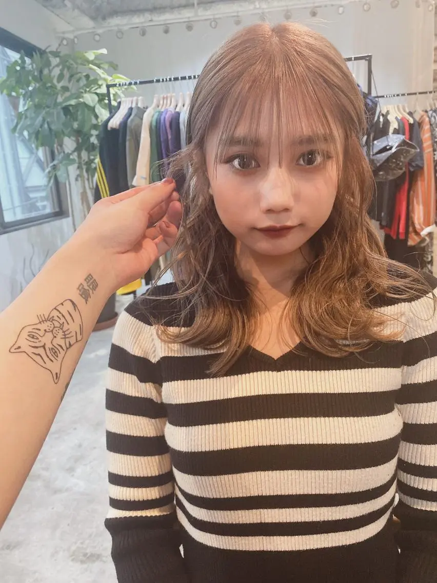 セミロング カラー ブリーチ ♡レイヤーカット れお♡のヘアスタイル