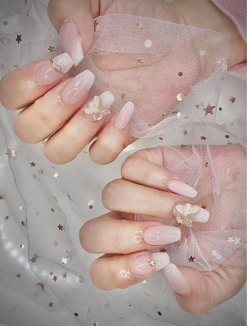 ネイル I-nailロング /ワンホン/キラキラのネイルデザイン