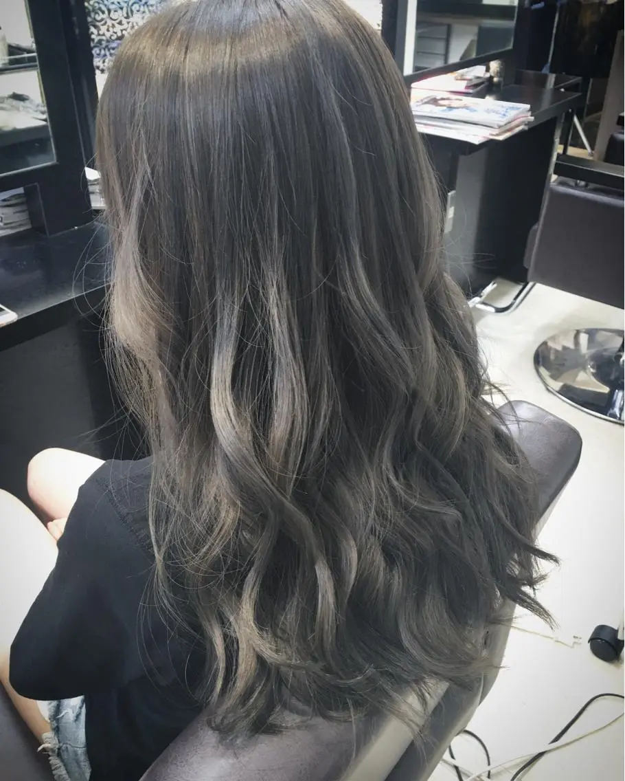 セミロング カラー グラデーションカラー シルバー BREK 袋井店のヘアスタイル