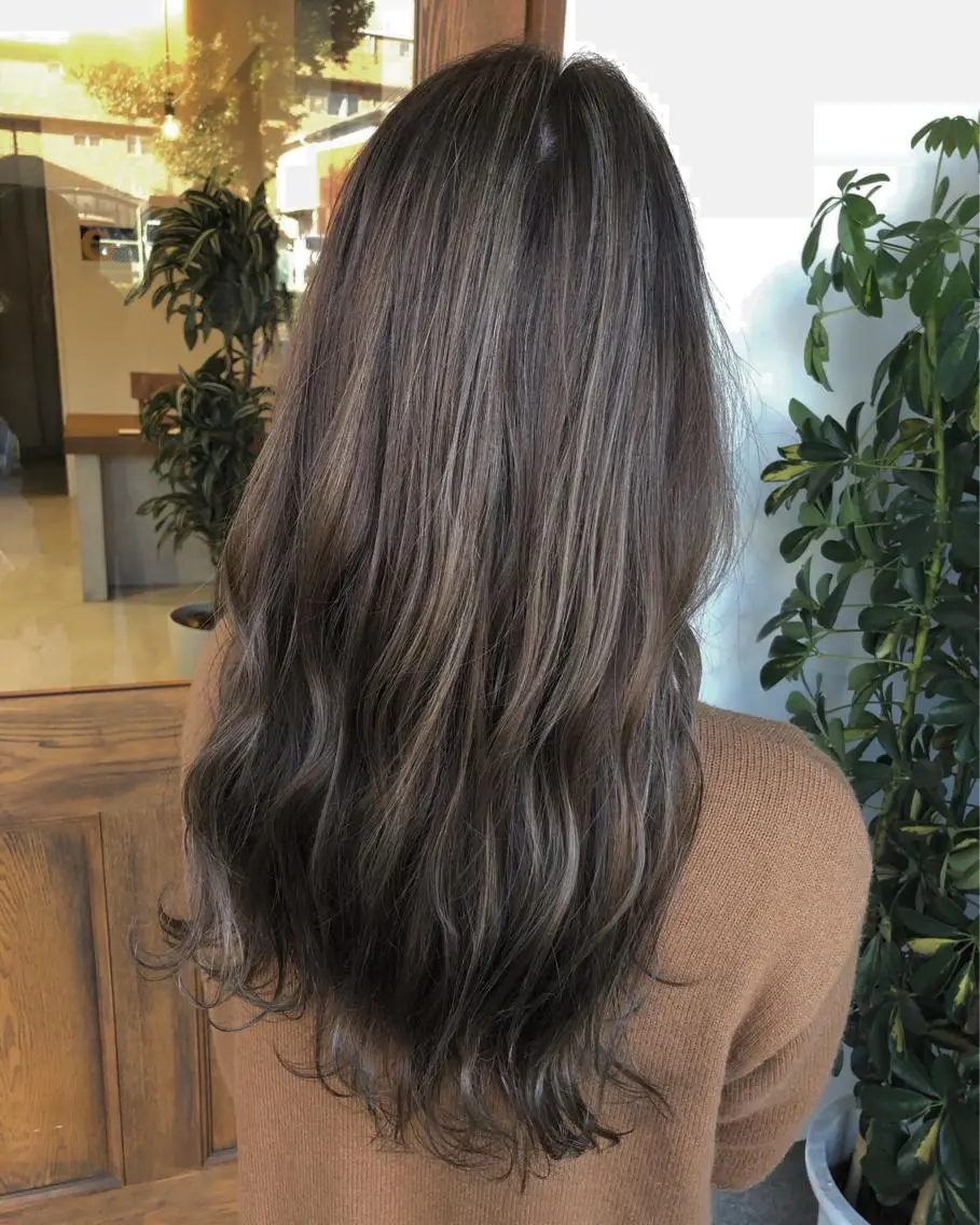 ロング カラー 比嘉 千咲のヘアスタイル