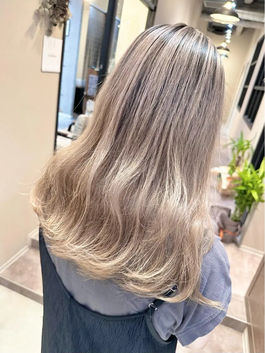 セミロング ヘアカラー 🔷ブリーチバレイヤ ージュ🔷飯野達也のヘアスタイル