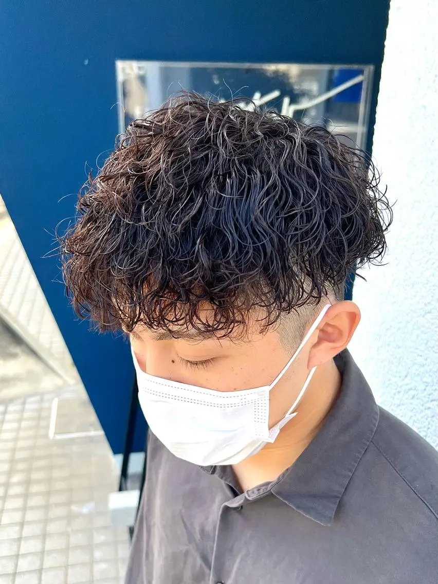 ショート パーマ メンズ メンズパーマ メンズツイストパーマ ツイストスパイラルパーマ 波巻きパーマ スパイラルパーマ メンズパーマ職人 加藤 弘貴のヘアスタイル