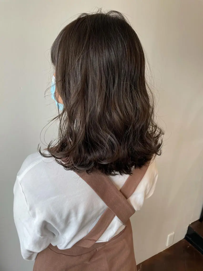 ミディアム カラー カット ヘアカラー トリートメント 安藤 佑衣のヘアスタイル
