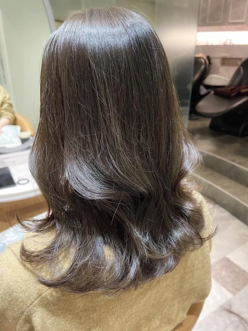 セミロング カラー グレージュ オリーブグレージュ オリーブグレー ヘアカラー トリートメント 韓国ヘア特化型美容師 カワノマイ🇰🇷のヘアスタイル