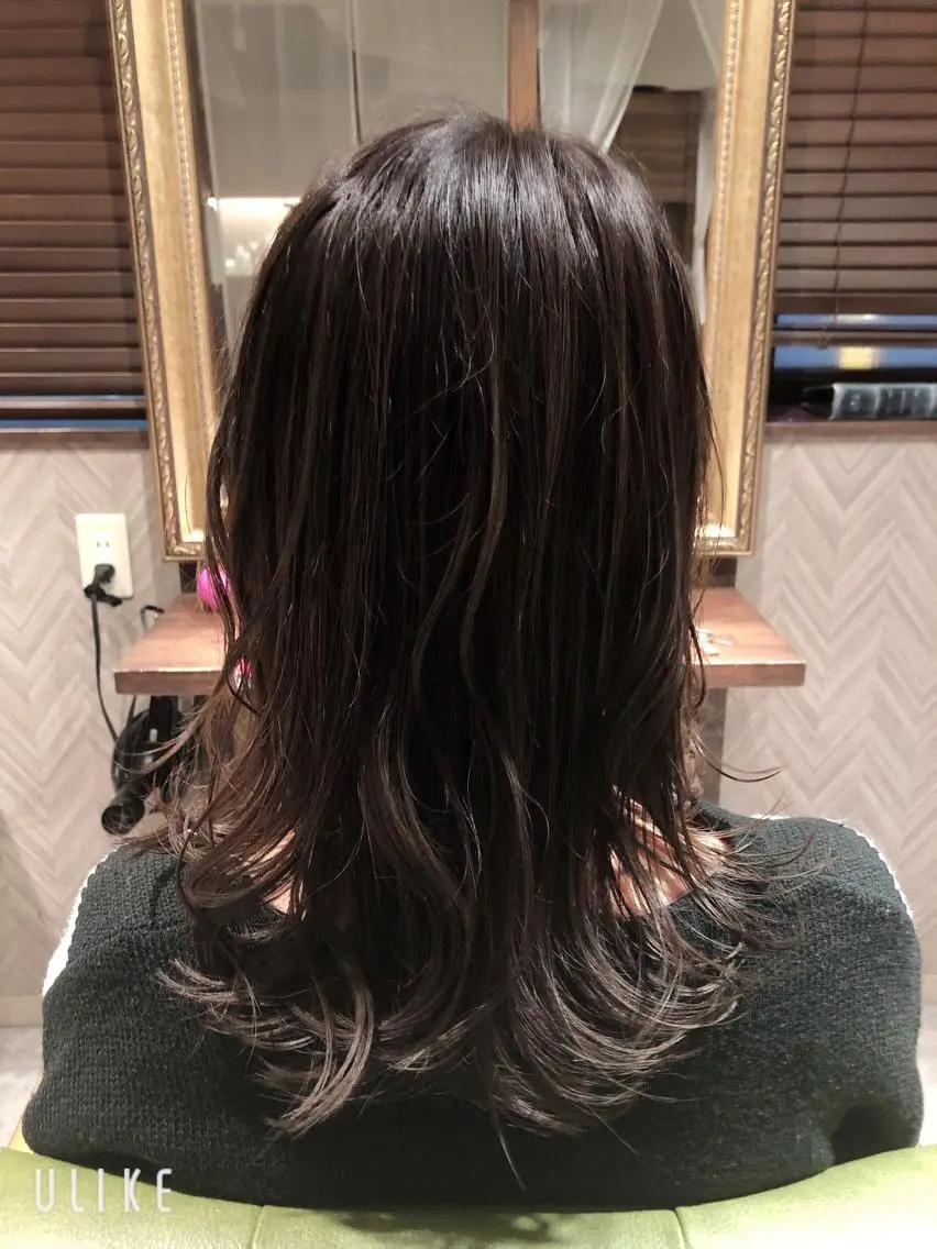 ミディアム カラー アッシュ ブリーチ ブリーチなしカラー 白戸 優樹のヘアスタイル
