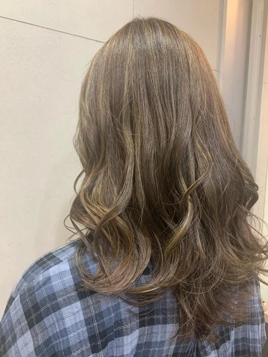 ミディアム ハイライト おせ ちさとのヘアスタイル