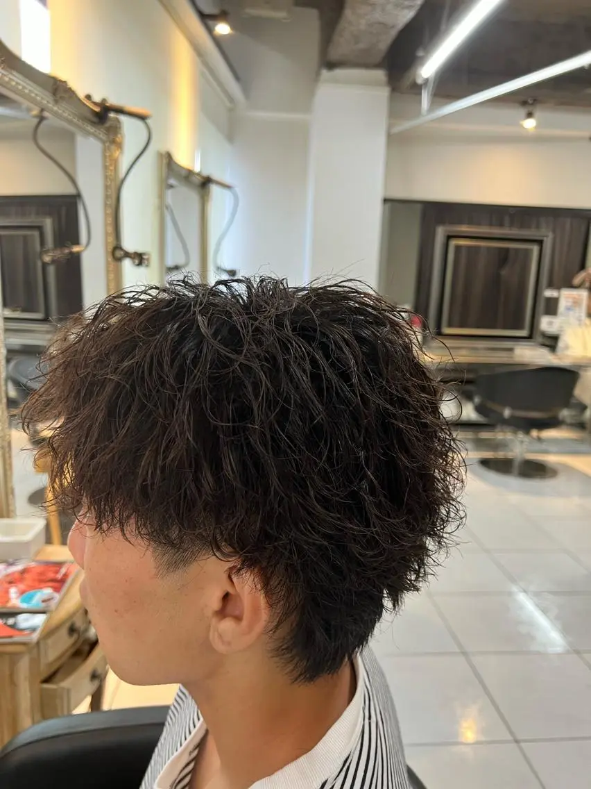 パーマ メンズ センターパート フェードカット カルマパーマ マッシュ メンズパーマ カット パーマ パーマ特化美容師 茂木広幸のヘアスタイル