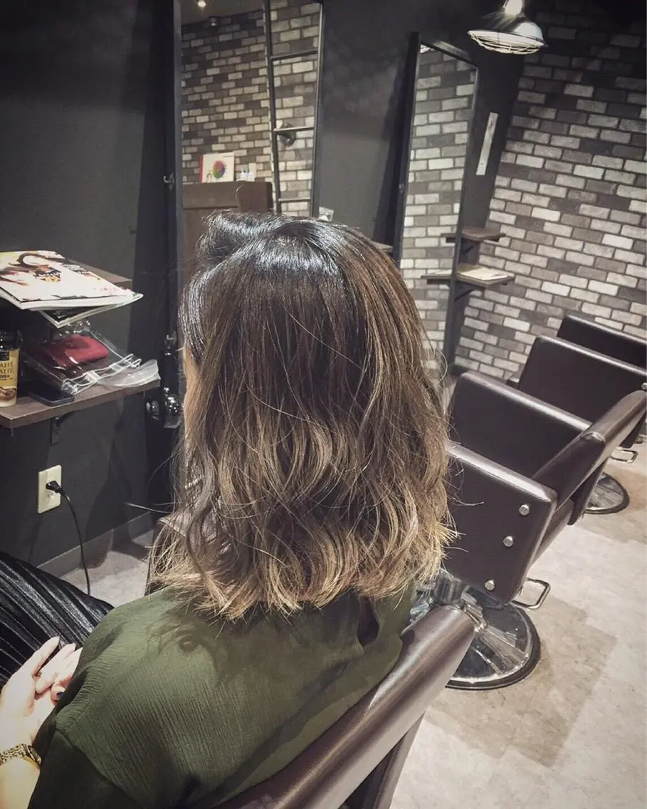 ミディアム カラー イルミナカラー ハイトーンブリーチ 土坂 由志【京都】のヘアスタイル