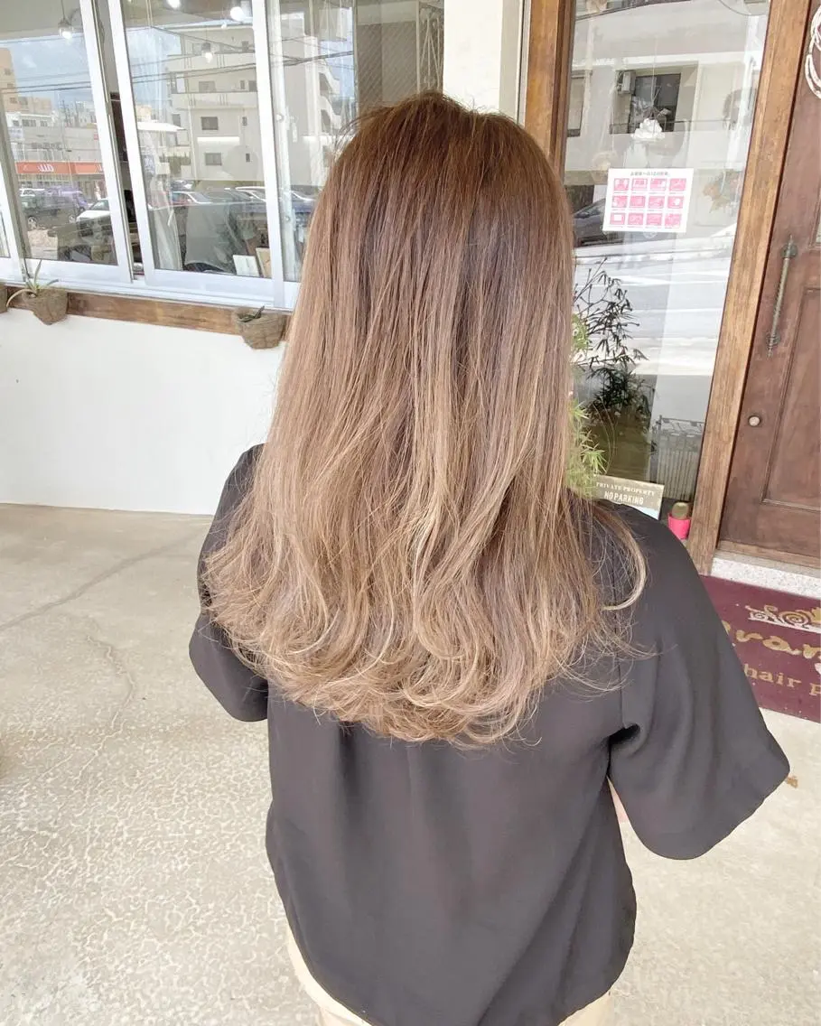 ミディアム カラー バレイヤージュ レイヤーカット カット ヘアカラー grand juteのヘアスタイル