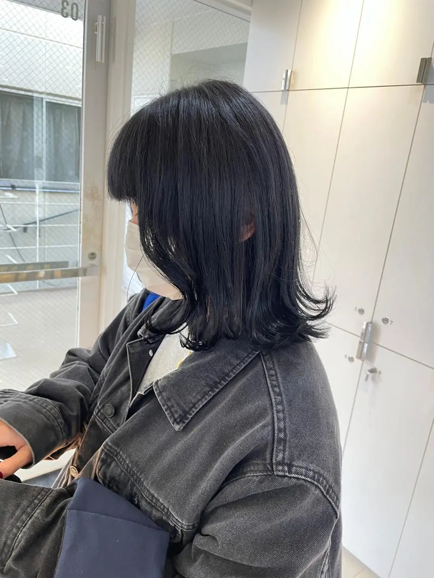 ミディアム カラー ヘアアレンジ 黒髪 ブルーカラー ブルーブラック ヘアカラー トリートメント ヘッドスパ ヘアセット 艶カラー✨縮毛矯正✨ 翁長孝輔のヘアスタイル