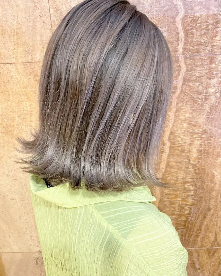 ミディアム カラー ヘアアレンジ ネイル マツエク・マツパ 透明感カラー ハイライトカラー 外国人風カラー ハイライト 外ハネヘア カット ヘアカラー 夜23時まで予約🉑 reverieあきらのヘアスタイル