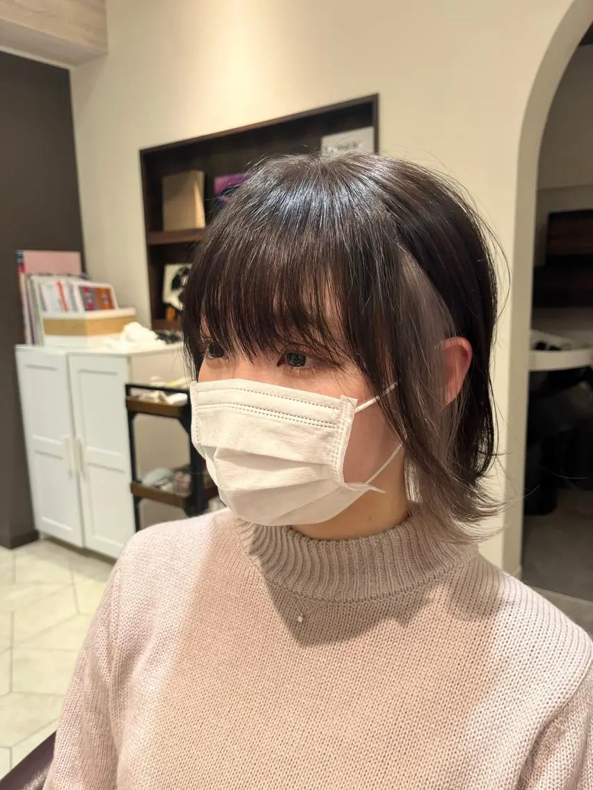 ミディアム カラー ショートボブ ベージュカラー ブリーチ 透明感カラー デザインカラー 小林 伯熙のヘアスタイル