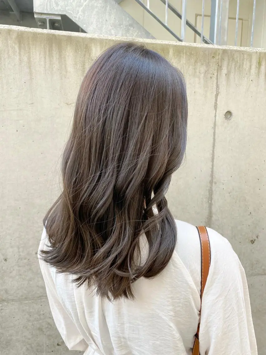 ミディアム ヘアカラー トリートメント レイヤーカット /透明感カラー西田のヘアスタイル